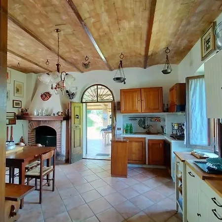 펜션 Casale Del Pino Narni